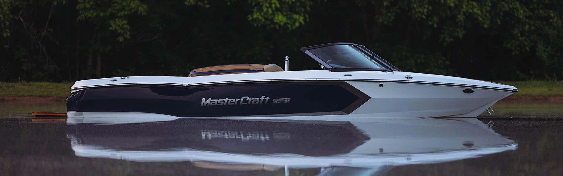 bateau mastercraft pro star sur l'eau